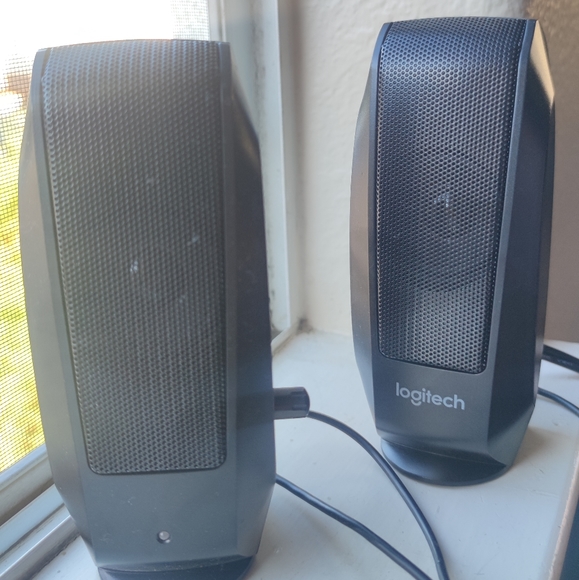 Computer Logitech speakers - Picture 1 of 2
